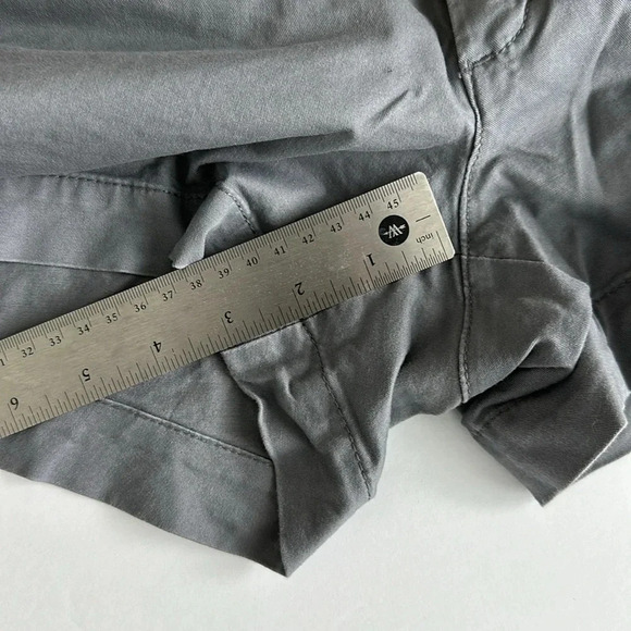 Old Navy Gray Mid Rise Shorts Sz 0 - Picture 5 of 5
